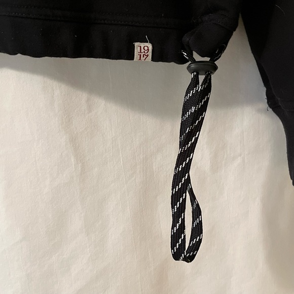 Weekend Black Crewneck Sweatshirt. Size L - Picture 5 of 10